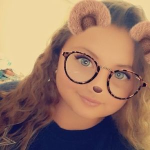 Meet your Posher, Pamela